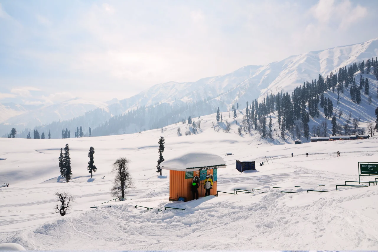 Kashmir & Kargil Tour Package Gulmarg tour from kerala