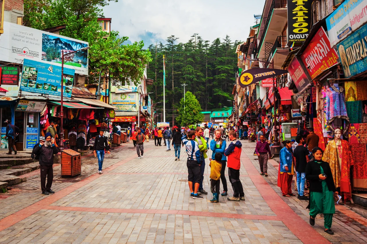 Kullu & Manali Tour Package Mall main street in Manali