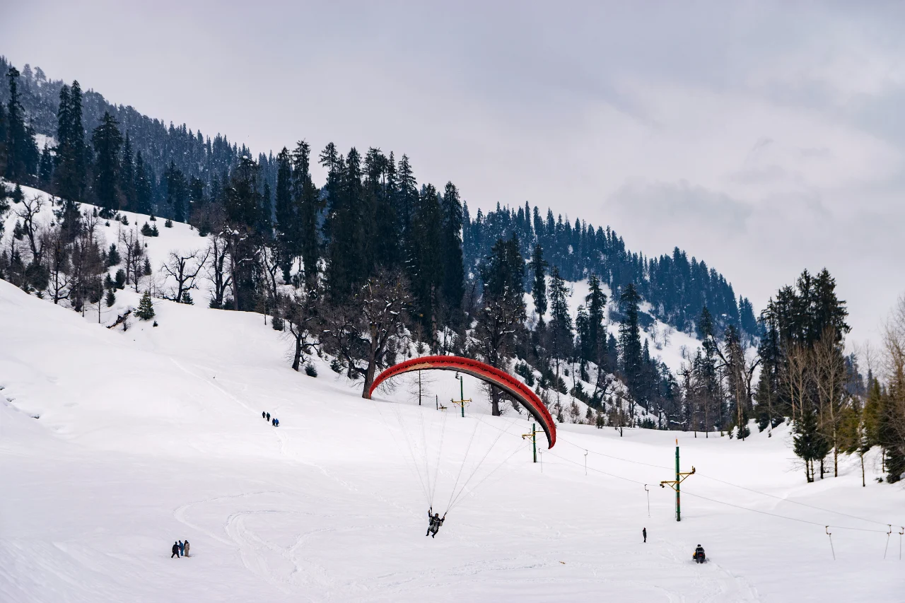 Kullu & Manali Tour Package Paragliding In Solang Valley