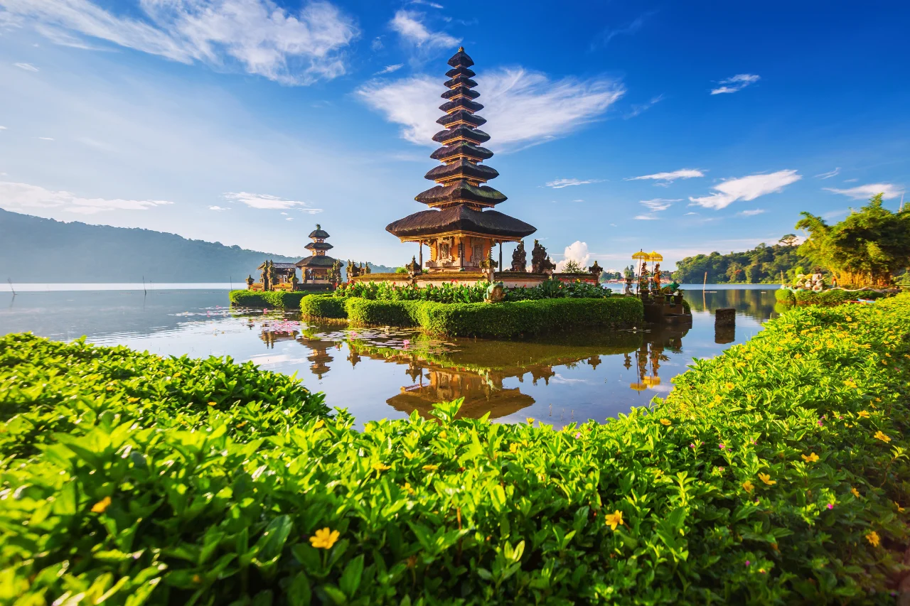 Bali Tour Package Pura Beratan Temple, Bali