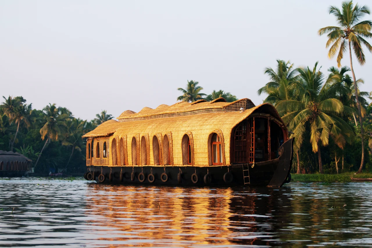 Munnar Thekkady Alleppey Tour Package Alappuzha tour from kerala